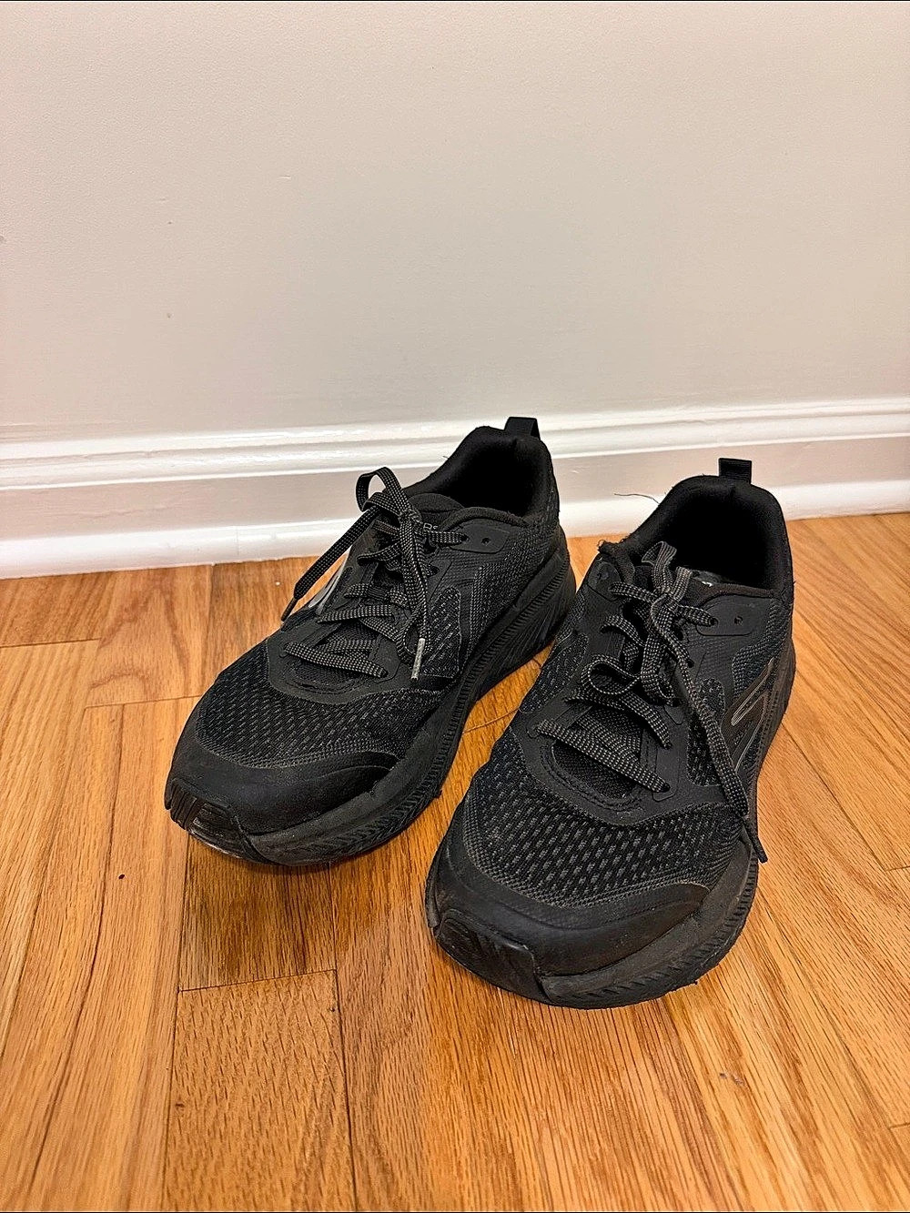Skechers Men’s Max Cushioning Goodyear Black Athletic Sneakers Size 7.5